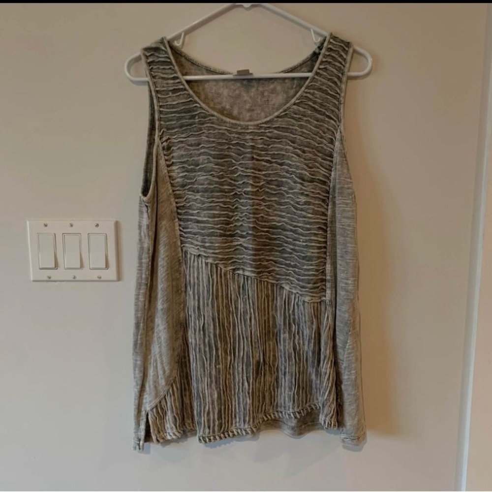 Chico’s Zenergy Grey tank Top  Large L 2 Boho comfort Pleated Summer Side Slit
